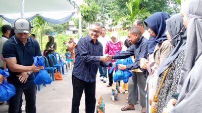 Ribuan Warga Batam Berkumpul untuk Menerima Bantuan Sembako Bersubsidi Tahap II