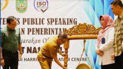Sekda Jefridin Buka Bimtek Public Speaking bagi Pejabat Pemko Batam