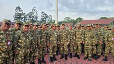 Menyatukan Langkah Kabinet Merah Putih: Presiden Prabowo dan Wapres Gibran Ikut Latihan Baris-berbaris di Akmil Magelang
