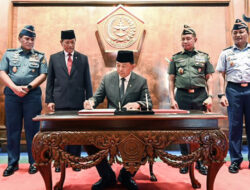 Menhan Sjafrie Mengunjungi Mabes TNI