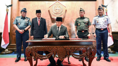 Menhan Sjafrie Mengunjungi Mabes TNI