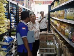 Jelang Idul Fitri Ketua LPKSM Melakukan Pengawasan Pangan di Supermarket