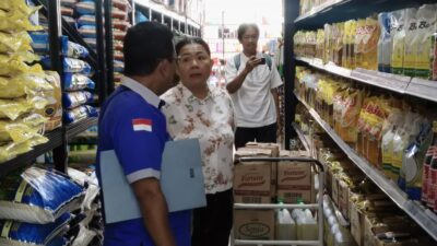 Jelang Idul Fitri Ketua LPKSM Melakukan Pengawasan Pangan di Supermarket