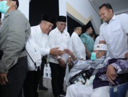 Wakil Bupati Asahan Sambut Kedatangan Jamaah Haji Kloter 15 di Embarkasi Medan