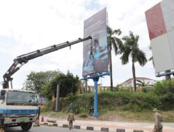 Wawako Li Claudia Kawal Pembongkaran Reklame Tak Berizin di Simpang Kara