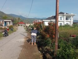 Dendi Setiawan Kepala jorong koto dalam mengajak warganya untuk gotong royong