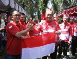 Pengibaran Bendera Merah Putih di Air Terjun Simonang-Monang Sambut HUT ke-80 RI