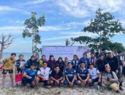 Tim PKM FKIP UMRAH Dorong Pemberdayaan Komunitas Melalui Sport Tourism Sepak Bola Pantai