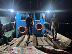 Bakamla RI dan Kemenhut Gagalkan Pengangkutan Kayu Ilegal di Dermaga Sagulung Batam