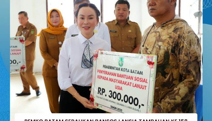 Pemko Batam Serahkan Bansos Lansia Tambahan ke 158 Warga Belakang Padang – Li Claudia Candra: “Kami Hadir Nyata untuk Masyarakat!”