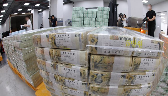 50,000 Won Bills Break Exchange Records Before Lunar New Year