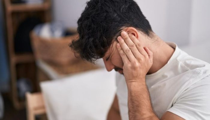 Telinga Berdenging Terus? Ini Penjelasan Dokter tentang Tinnitus
