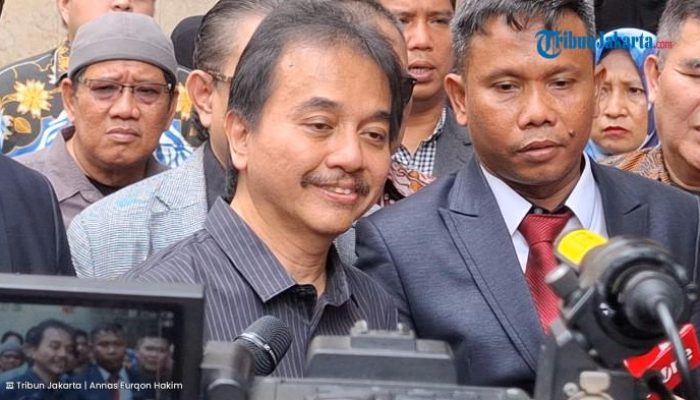 Temuan Baru Roy Suryo dan Dokter Tifa di Makam Keluarga Jokowi, Keturunan Dicurigai