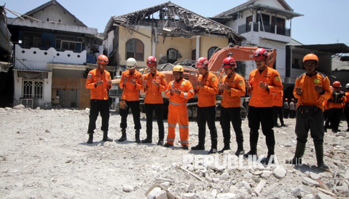 Dari Puing ke Pelangi: Jejak Optimisme Pesantren