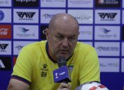 Kapten Persib Buka Suara Soal Kepulangan Bojan Hodak ke Timnas Indonesia