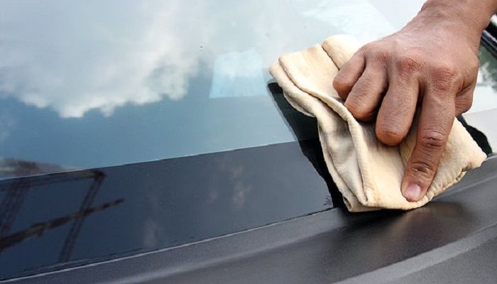 Fungsi Bintik Hitam di Kaca Mobil yang Wajib Diketahui