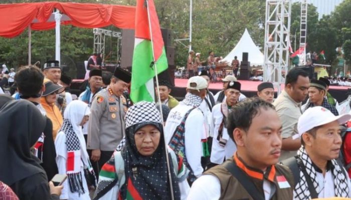 Peci Hitam, Kapolres Jakpus Susatyo Pimpin Pengawalan Aksi Bela Palestina
