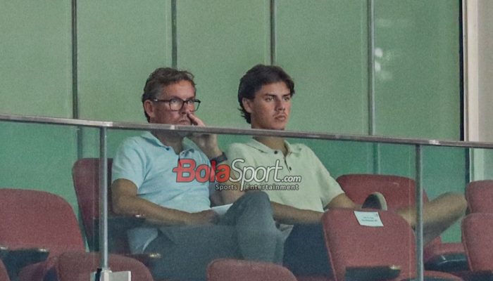 Alex Pastoor Dipecat, Simon Tahamata dan Alexander Zwiers Masih Jadi Bagian Timnas Indonesia