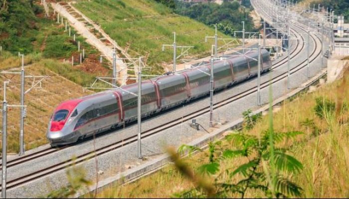 Anthony Budiawan Ungkap Bukti Kecurangan Proyek Kereta Cepat, Bunga 20 Kali Lipat