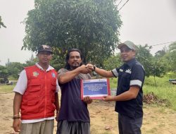 PT Timah Bantu Perbaikan Akses Jalan Nelayan di Penyusuk
