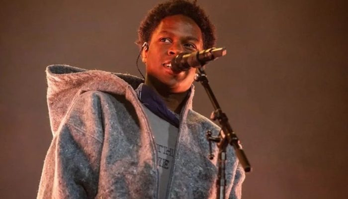 Lirik dan Terjemahan Lagu Moon – Daniel Caesar ft Ben Iver, I’d Rather Fight For You The Only Way I Know
