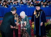 Momen Haru Mahasiswa IPB Dianugerahi Gelar Sarjana Usai Gugur di Papua