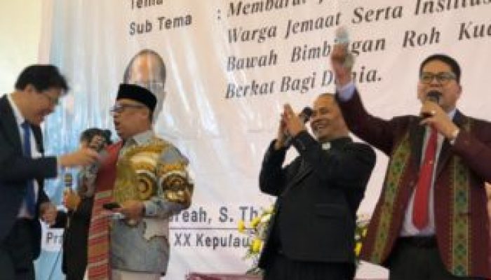 Kadis Kominfo Batam Sampaikan Pesan Wako dan Wawako: Ajak Jemaat Berperan Aktif Bangun Kota yang Rukun dan Maju