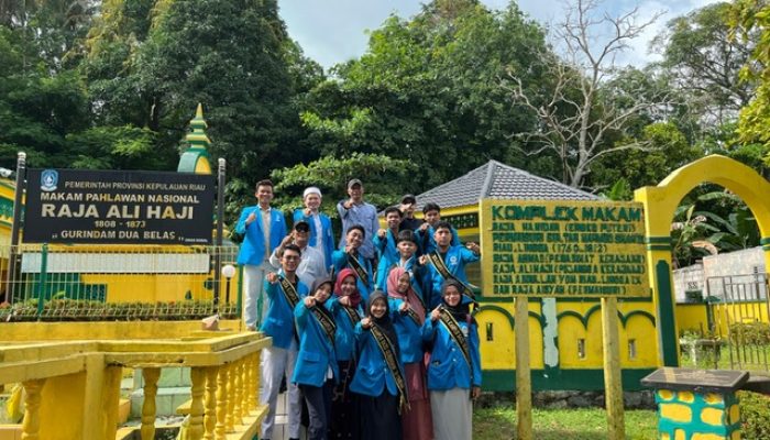 Wakil Rektor III UMRAH Ajak Mahasiswa Ziarah Religi ke Pulau Penyengat: Mengenang Jasa Pahlawan Nasional