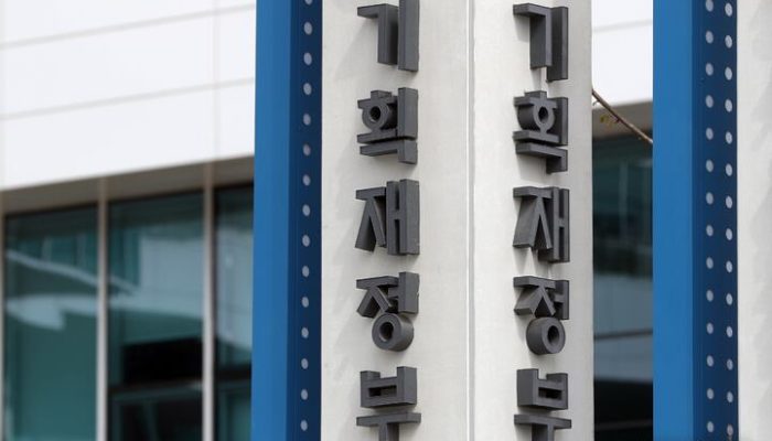 RIA Tax Break Expansion: Bond ETFs & Cash Included