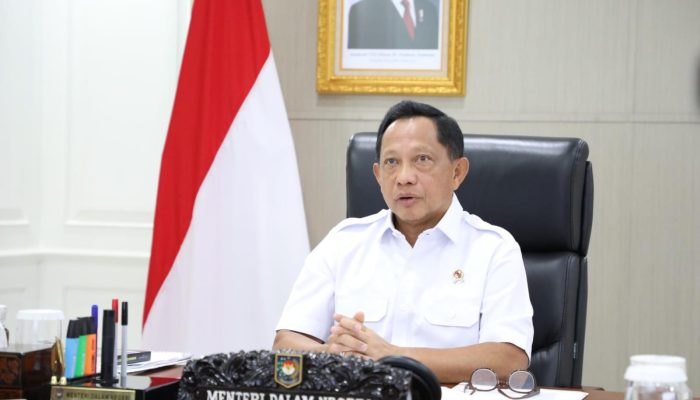 Mirwan MS: Umrah di Kala Bencana, Dipecat Partai, Mendagri Turun Tangan.