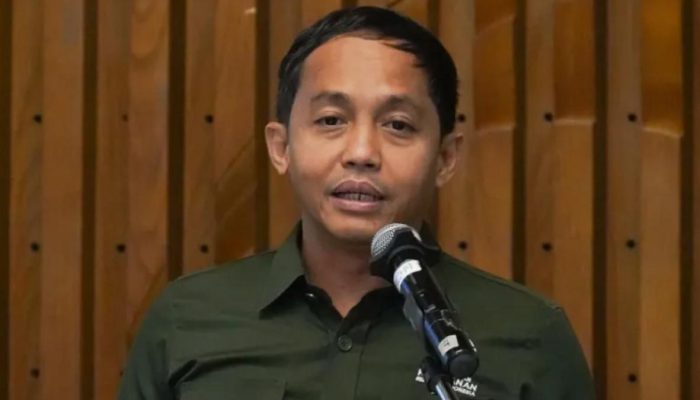 Raja Juli: Dari Tafsir ke Banjir, Desakan Mundur Menggema