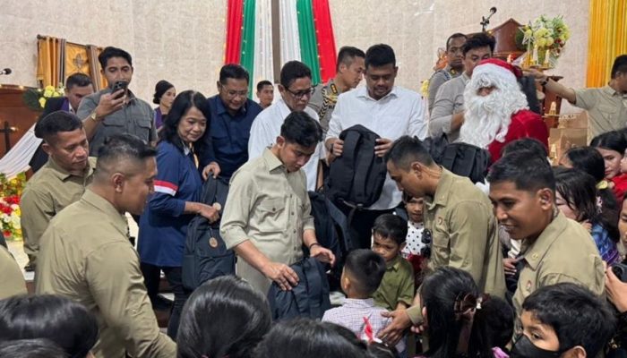 Gibran & Sinterklas Tebar Kado Natal, Cek Kesiapan Sumut