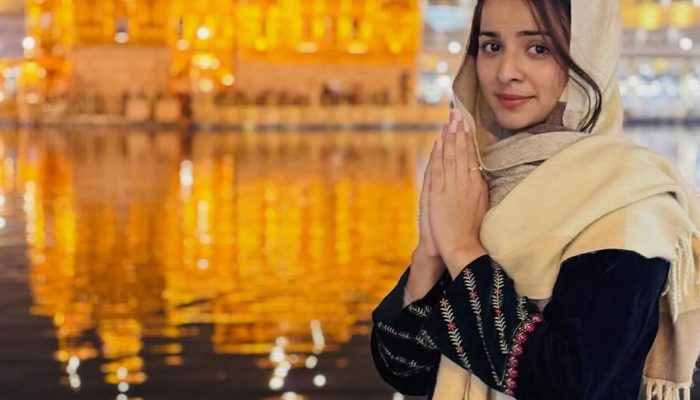 Mahima Makwana: Perjalanan Spiritual ke Kuil Emas