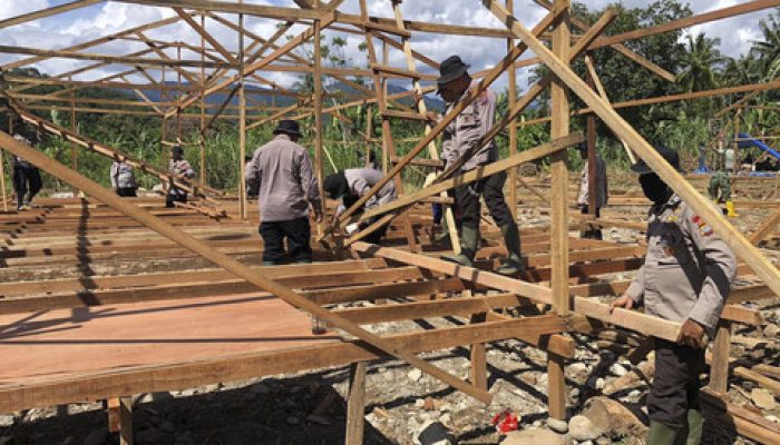 Polri Kirim 1.500 Personel ke Sumatra: Bor Sumur, Bersih-bersih Rumah Warga