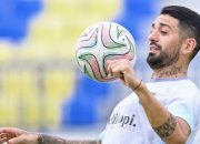 Bustos Tinggalkan Persela: Kabar Mengejutkan