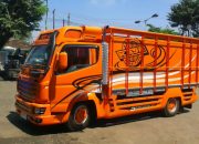 Truk Maut Hantam Tiang Listrik di Musi Rawas, Sopir Dilarikan ke RS