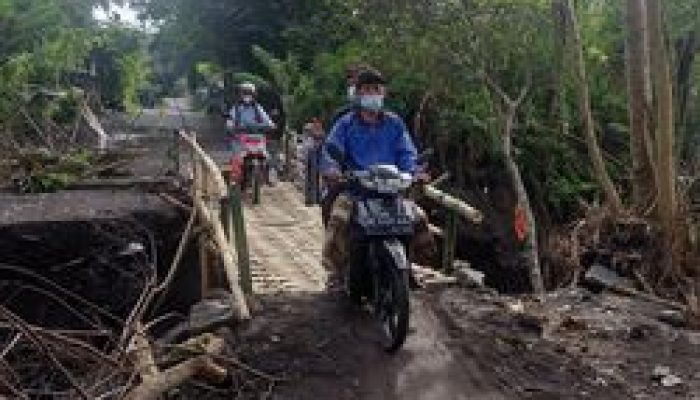 Jembatan Darurat Polres Karangasem Atasi Siswa Terisolasi Akibat Banjir Kubu
