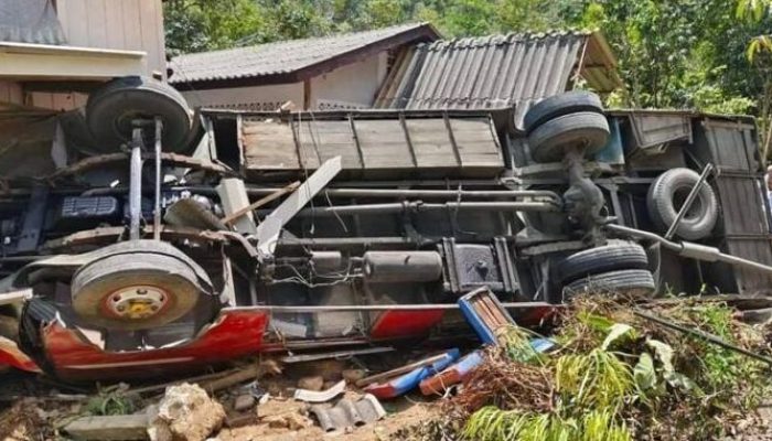 Terminal Kilo 8 di Banggai nyaris tak berfungsi, halaman dan ruang tunggu tak terawat