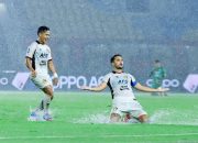 Ezra Walian Tetap di Persik, Persija Gigit Jari