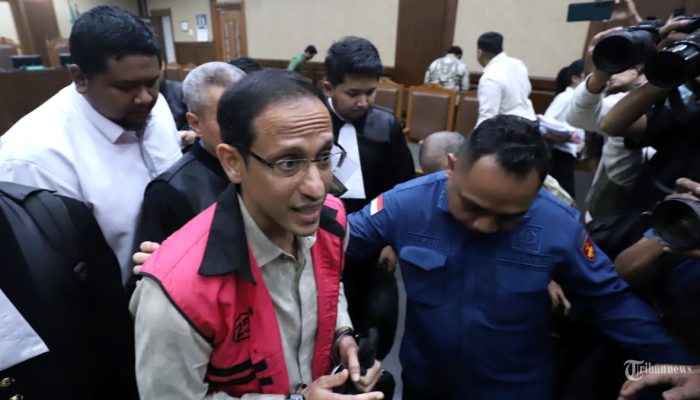 Nadiem Makarim’s Mother Meets Ex-ASDP Director at Tipikor Court