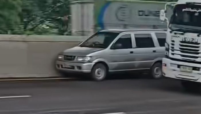 Mobil Melaju Sendiri di Tol Japek: Nyawa Pengemudi Hilang Terjebak Cone