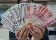 Rupiah Anjlok ke 17.000, IHSG Pecah Rekor