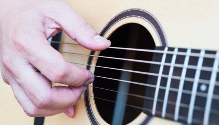 Kunci Gitar & Lirik Batamu Mangko Bapisah: Cinta Tingga Kenangan