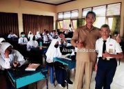 Appreciative Applause, Penyaluran Seragam Sekolah Gratis di SMPN 2 Bintan Timur