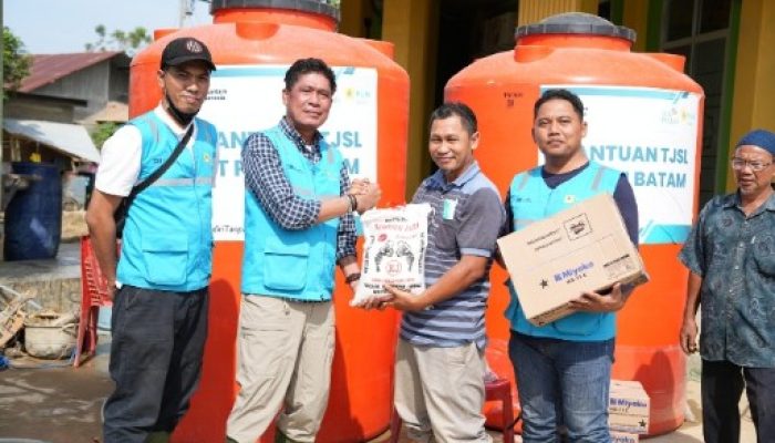 PLN Batam Salurkan Bantuan Kemanusiaan Tahap 2 untuk Korban Banjir di Sumatera