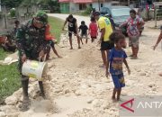 Bupati Biak resmikan jalan 4 km dan bagikan armada transportasi bagi warga Pulau Mbromsi