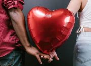 10 Sinyal Psikologis Dia Tak Suka Kamu Diam-diam