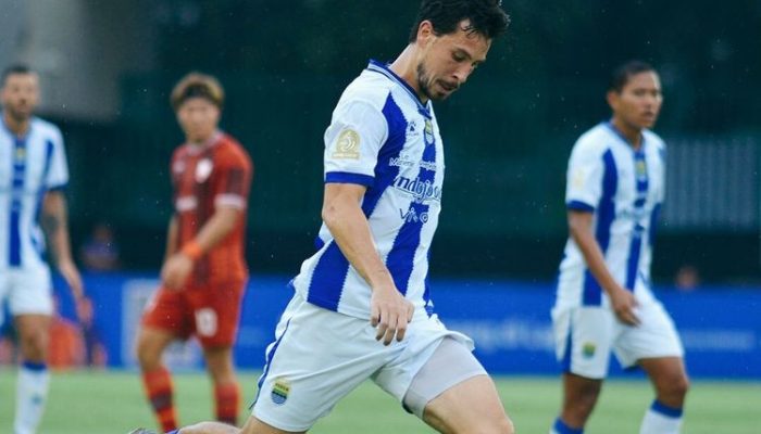 Pulang Kampung Emosional Thom Haye Bersama Persib
