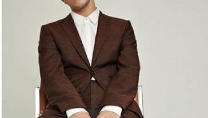 Anwar Hadid: Adik Gigi & Bella yang Mengukir Jalannya di Modelling