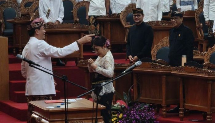 Istri Pak Oles Sah Jadi Anggota DPRD Bali Gantikan Ray Yusha